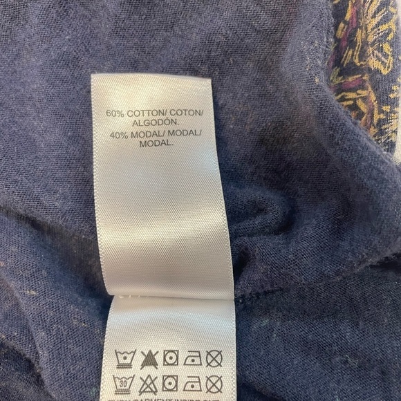 Lucky Brand cotton blend cute Tshirt. Purple and blues paisley pattern. Size 2X - Picture 4 of 4